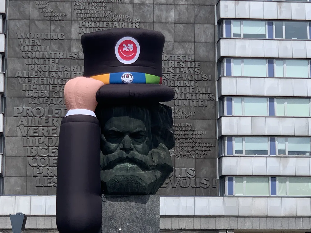 Karl Marx mit Hut
